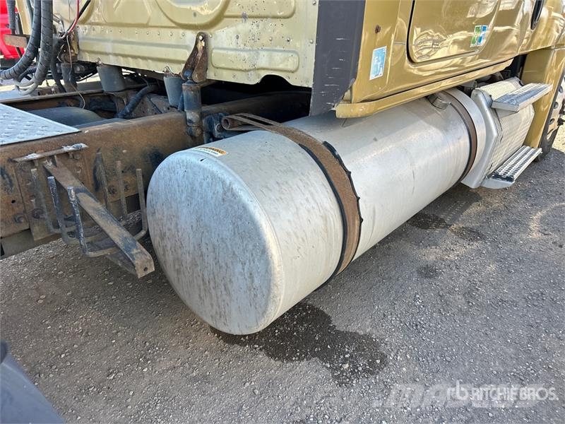 Freightliner Cascadia 125 6x4 T/A Sleeper Truck Tractor Тягачі