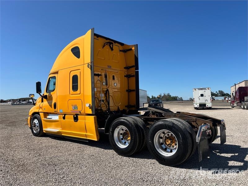 Freightliner Cascadia 125 6x4 T/A Sleeper Truck Tractor Dragbilar