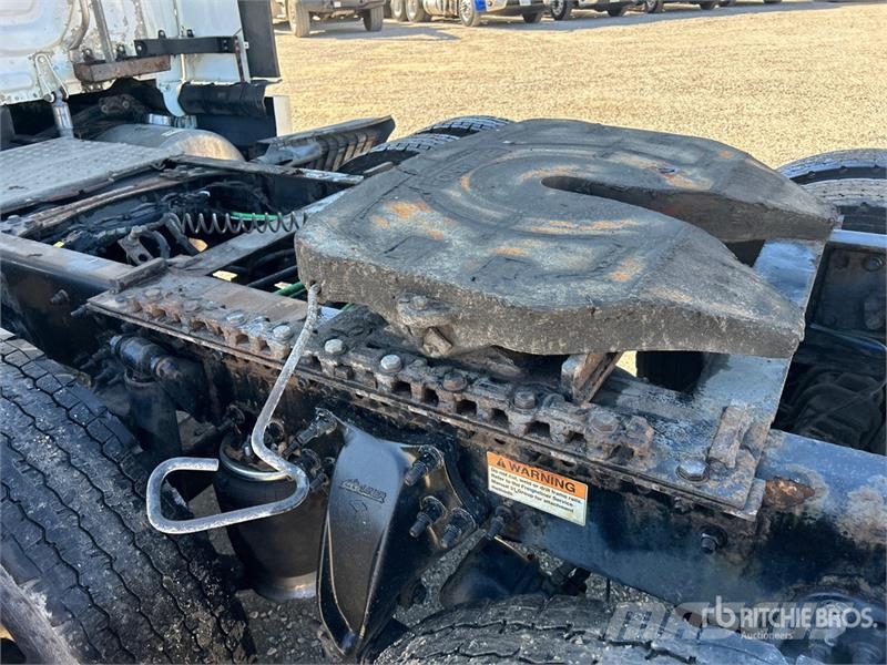 Freightliner Cascadia 126 6x4 T/A Sleeper Truck Tractor Camiones tractor