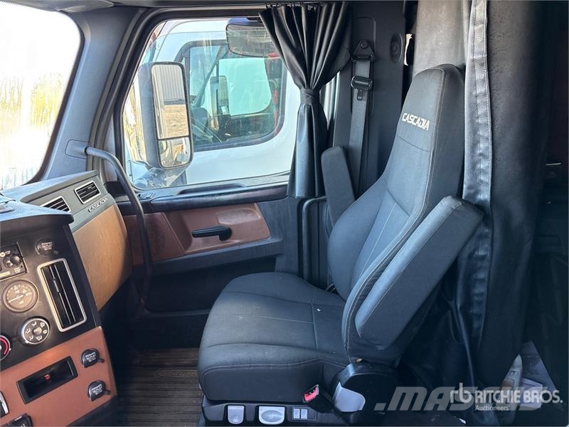 Freightliner Cascadia 126 6x4 T/A Sleeper Truck Tractor (Inoper Prime Movers