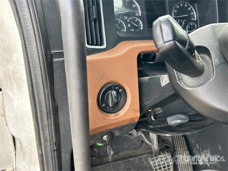 Freightliner Cascadia 126 6x4 T/A Sleeper Truck Tractor Tractor Units