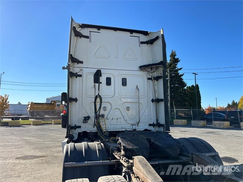 Freightliner Cascadia 125 6x4 T/A Sleeper Truck Tractor Sattelzugmaschinen