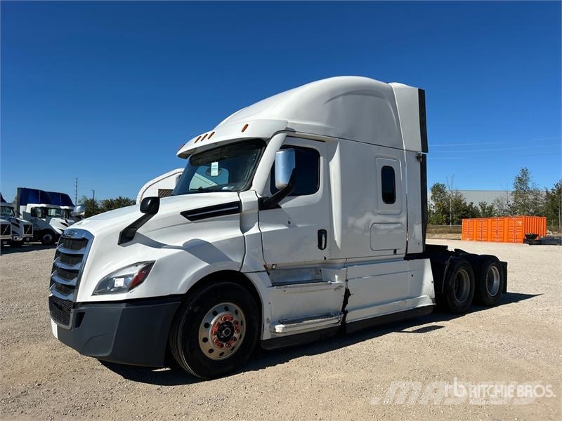 Freightliner Cascadia 126 6x4 T/A Sleeper Truck Tractor Camiones tractor