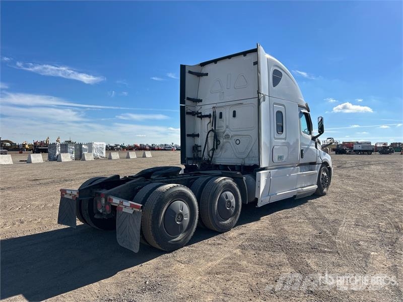 Freightliner Cascadia 126 6x4 T/A Sleeper Truck Tractor Sattelzugmaschinen