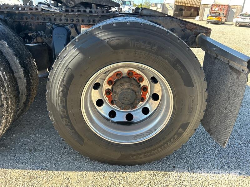 Freightliner Cascadia 126 6x4 T/A Sleeper Truck Tractor Camiones tractor