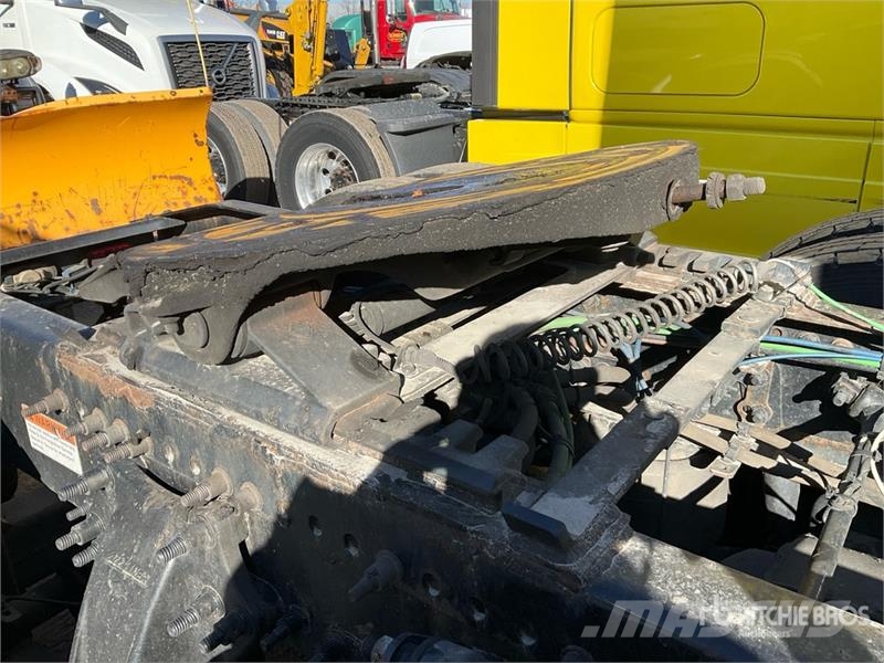 Freightliner Cascadia 126 6x4 T/A Sleeper Truck Tractor وحدات الجر