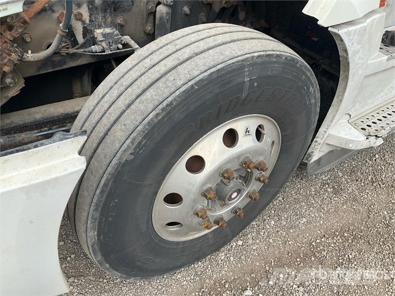 Freightliner Cascadia 126 6x4 T/A Sleeper Truck Tractor Motrici e Trattori Stradali