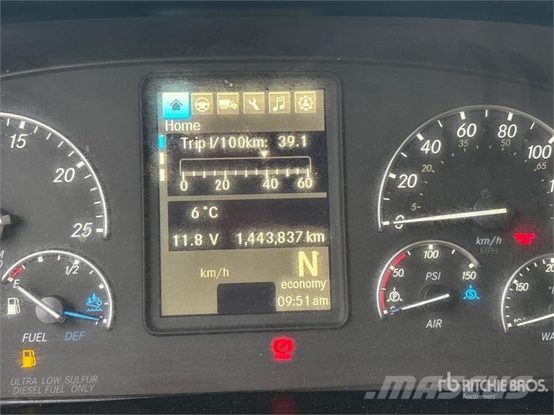 Freightliner Cascadia 126 6x4 T/A Sleeper Truck Tractor Tegljači