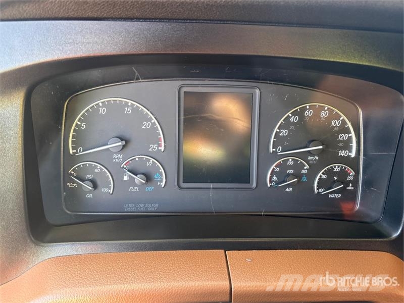 Freightliner Cascadia 126 6x4 T/A Sleeper Truck Tractor Truck Tractor Units