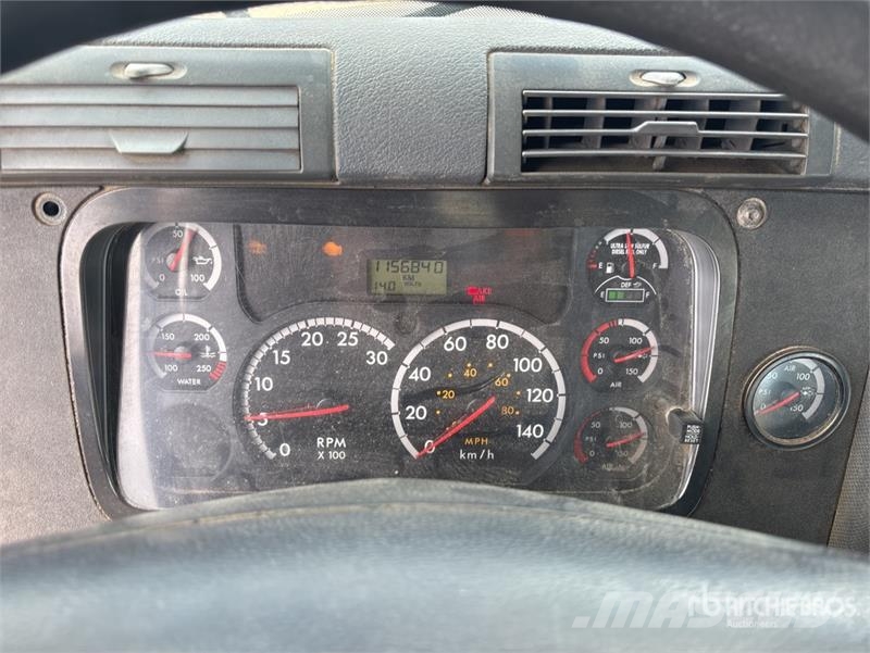 Freightliner Cascadia 113 Vetopöytäautot