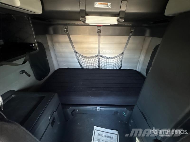 Freightliner Cascadia 126 T/A Sleeper Truck Tractor Sattelzugmaschinen