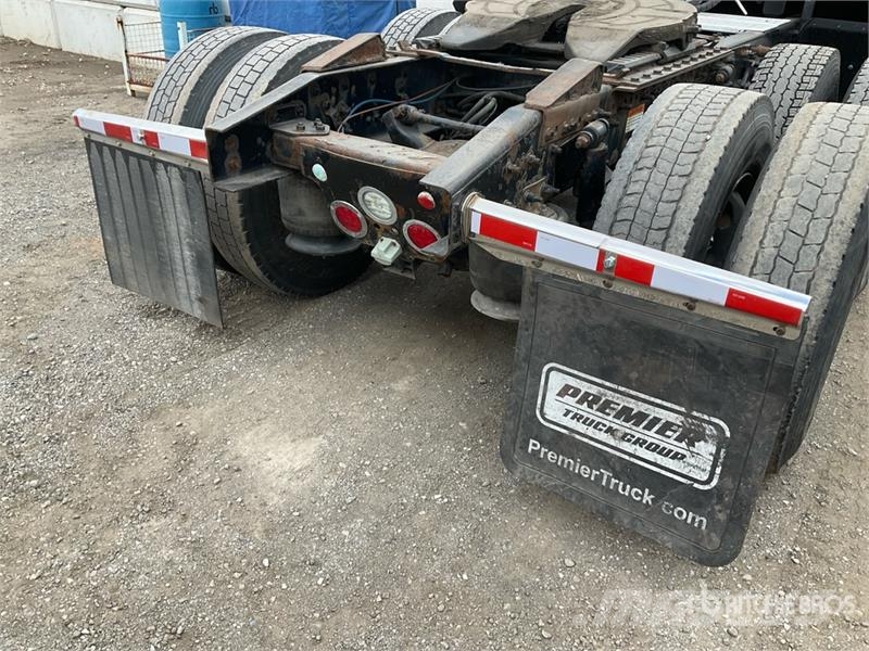 Freightliner Cascadia 126 6x4 T/A Sleeper Truck Tractor وحدات الجر