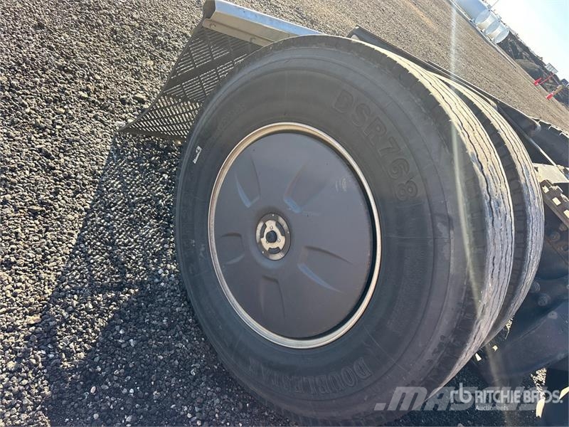 Freightliner Cascadia 126 6x4 T/A Sleeper Truck Tractor Tractor Units
