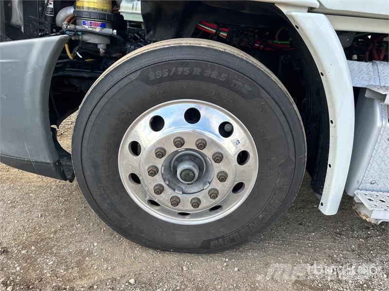 Freightliner Cascadia 113 Trekkers