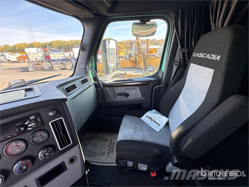 Freightliner Cascadia 126 T/A Sleeper Truck Tractor Sattelzugmaschinen
