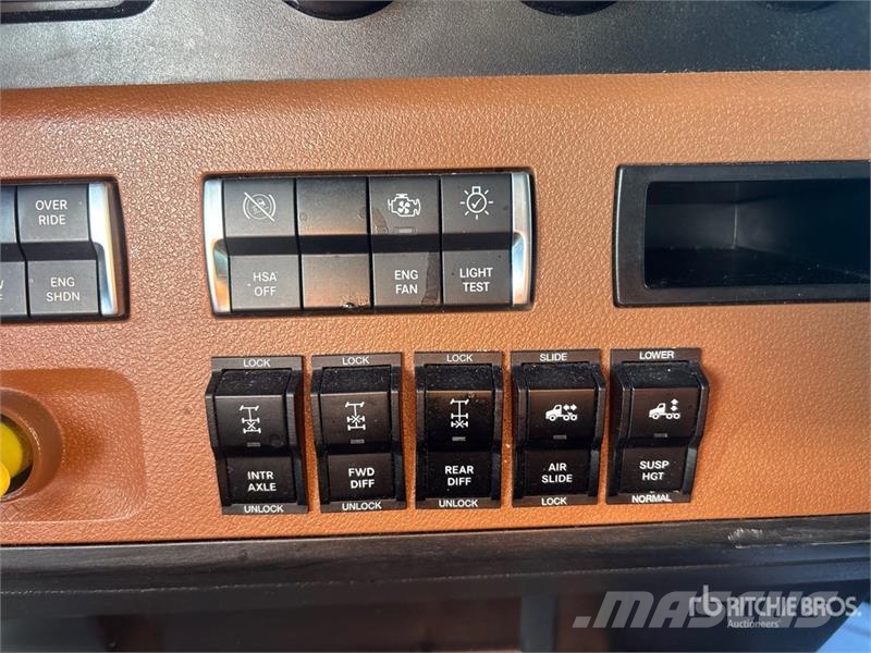 Freightliner Cascadia 126 وحدات الجر