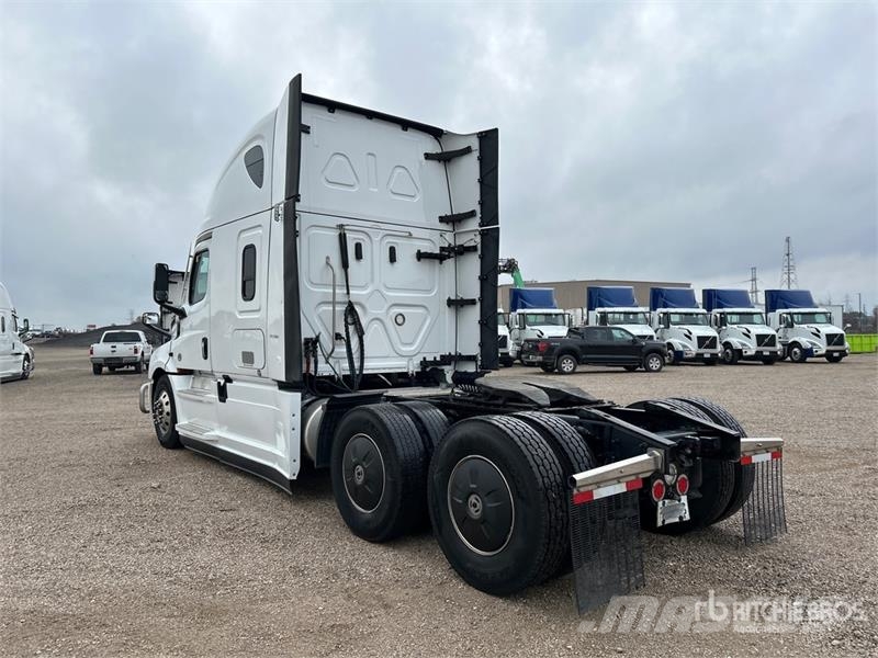 Freightliner Cascadia 126 Truck Tractor Units