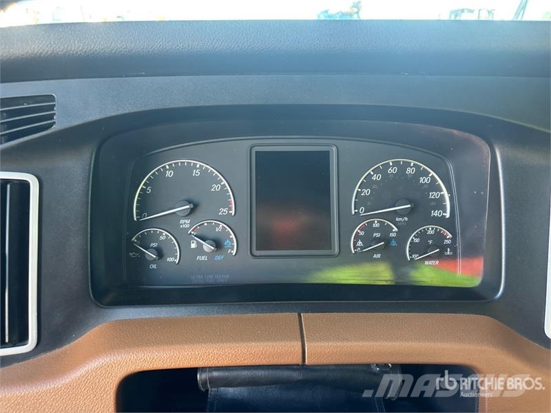 Freightliner Cascadia 126 6x4 T/A Sleeper Truck Tractor Тягачі