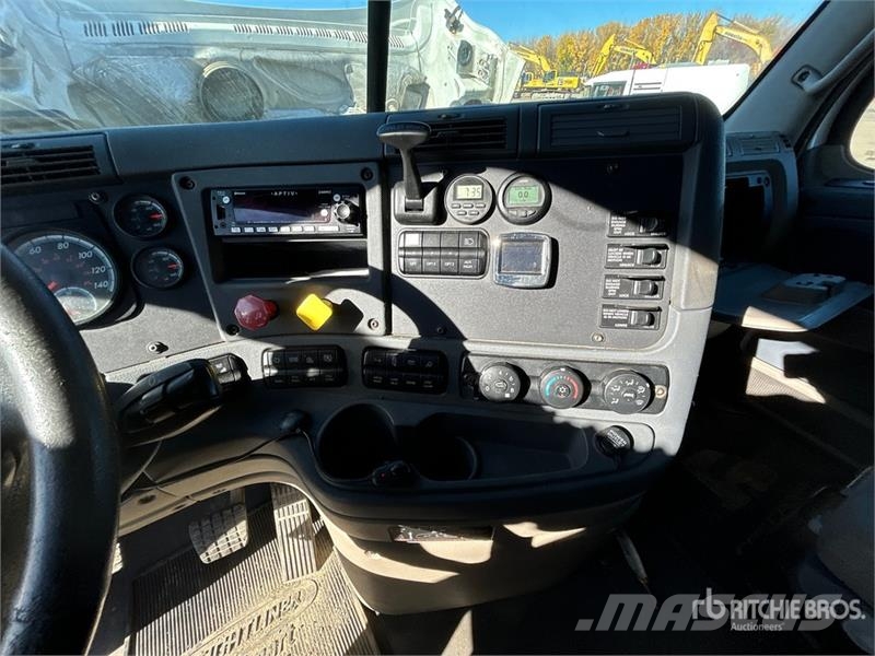 Freightliner Cascadia 125 6x4 T/A Sleeper Truck Tractor Sattelzugmaschinen