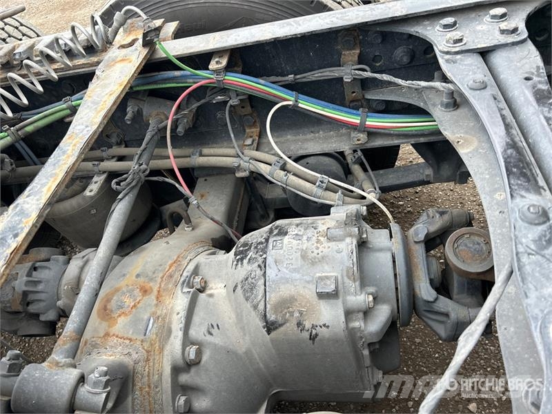 Freightliner Cascadia 126 6x4 T/A Sleeper Truck Tractor Tractor Units