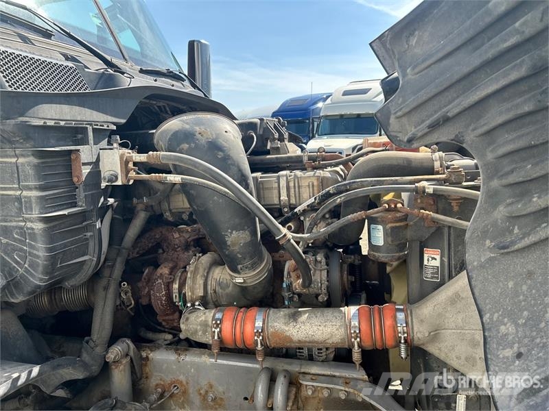 Freightliner Cascadia 125 6x4 T/A Sleeper Truck Tractor Tractor Units