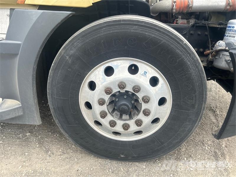 Freightliner Cascadia 126 6x4 T/A Sleeper Truck Tractor 牵引车