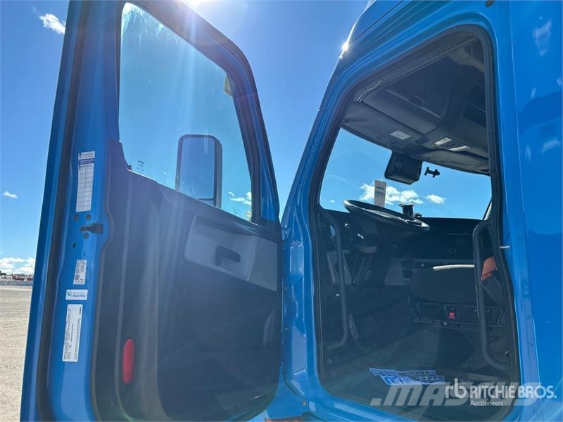 Freightliner Cascadia 126 6x4 T/A Sleeper Truck Tractor وحدات الجر