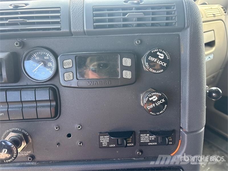 Freightliner Cascadia 125 6x4 T/A Sleeper Truck Tractor Motrici e Trattori Stradali