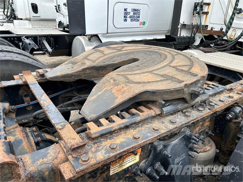 Freightliner Cascadia 126 6x4 T/A Sleeper Truck Tractor (Inoper Tractores (camiões)