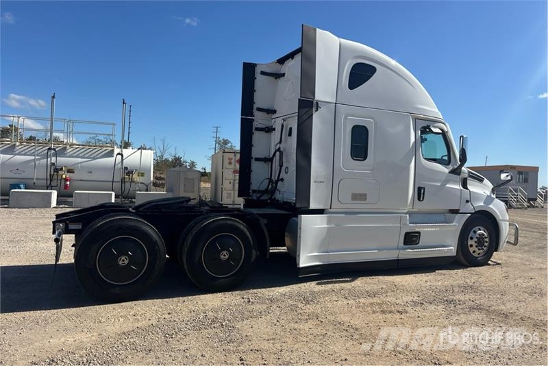 Freightliner Cascadia 126 Trekkers