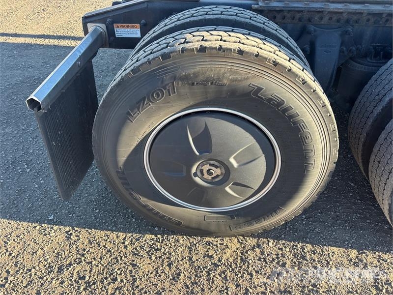 Freightliner Cascadia 126 وحدات الجر
