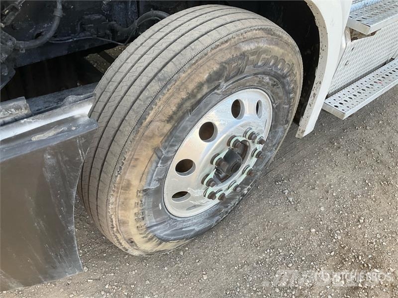 Freightliner Cascadia 126 وحدات الجر