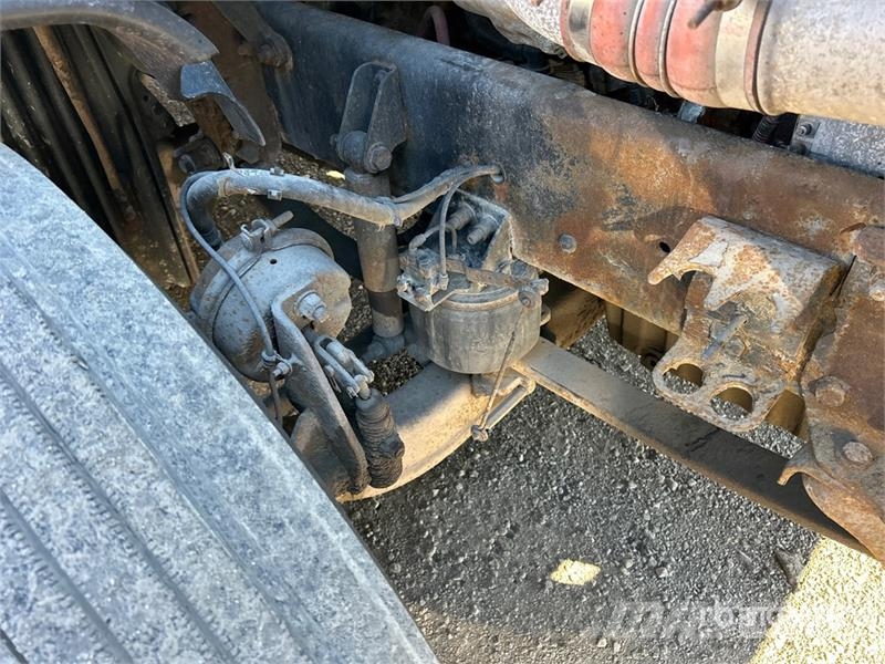 Freightliner Cascadia 125 6x4 T/A Sleeper Truck Tractor Тягачі
