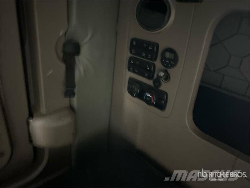 Freightliner Cascadia 125 6x2 T/A Sleeper Truck Tractor وحدات الجر
