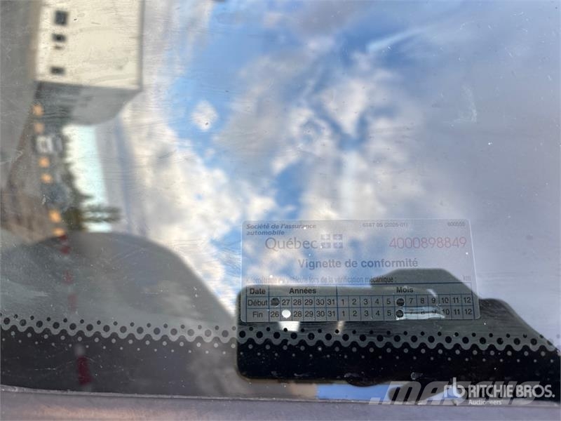 Freightliner Cascadia 126 6x4 T/A Sleeper Truck Tractor وحدات الجر