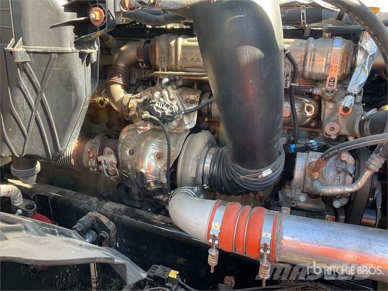 Freightliner Cascadia 126 6x4 T/A Sleeper Truck Tractor وحدات الجر