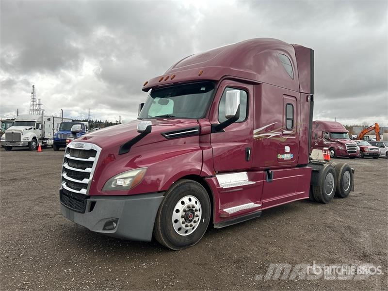 Freightliner Cascadia 126 6x4 T/A Sleeper Truck Tractor Cavalos mecânicos