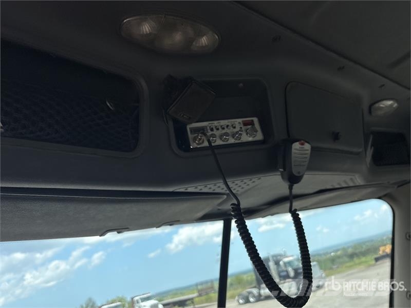 Freightliner Cascadia 113 Vetopöytäautot