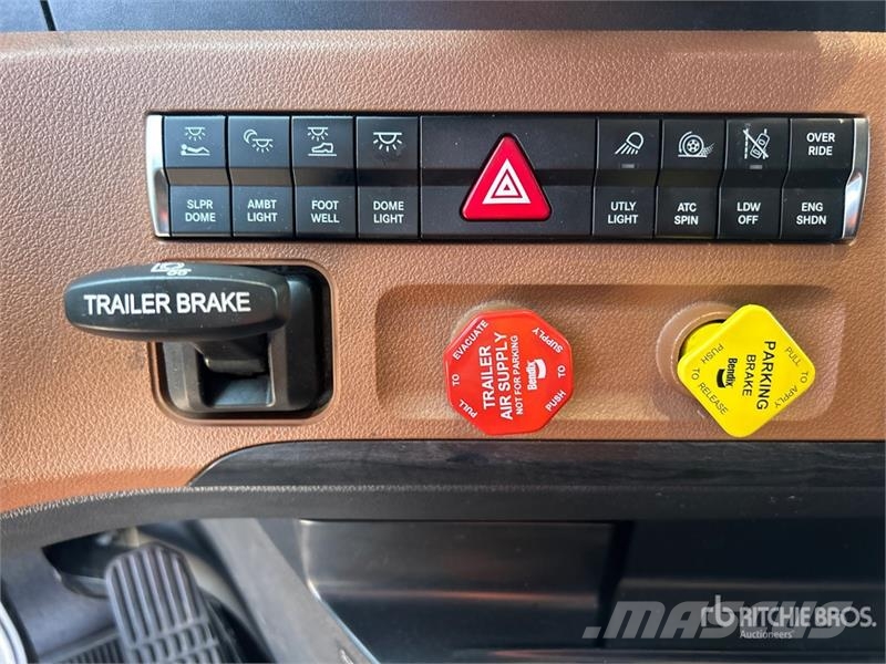Freightliner Cascadia 126 Tractor Units