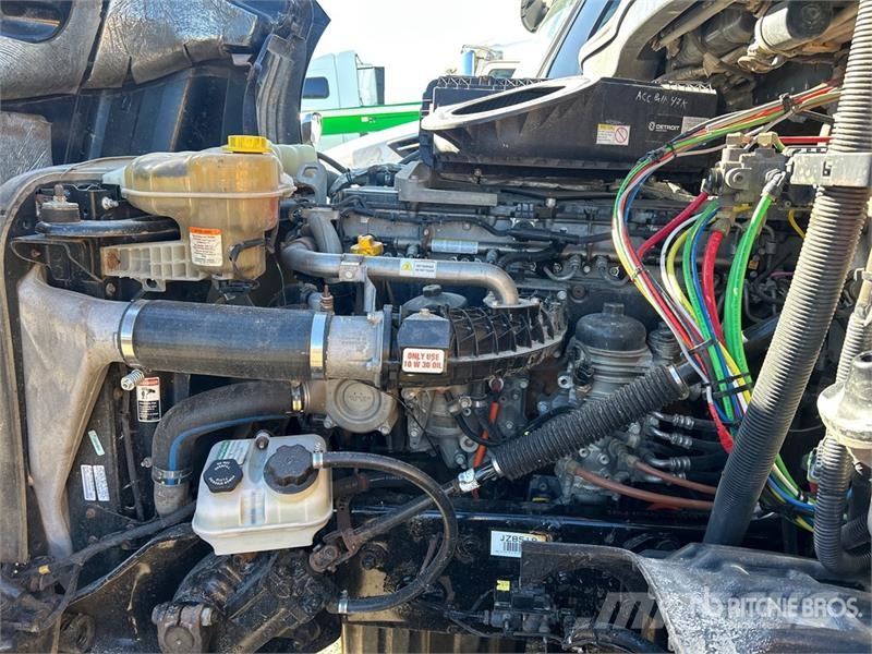 Freightliner Cascadia 126 6x4 T/A Sleeper Truck Tractor Tractor Units