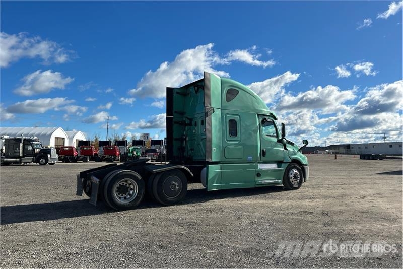 Freightliner Cascadia 126 6x4 T/A Sleeper Truck Tractor Nyergesvontatók