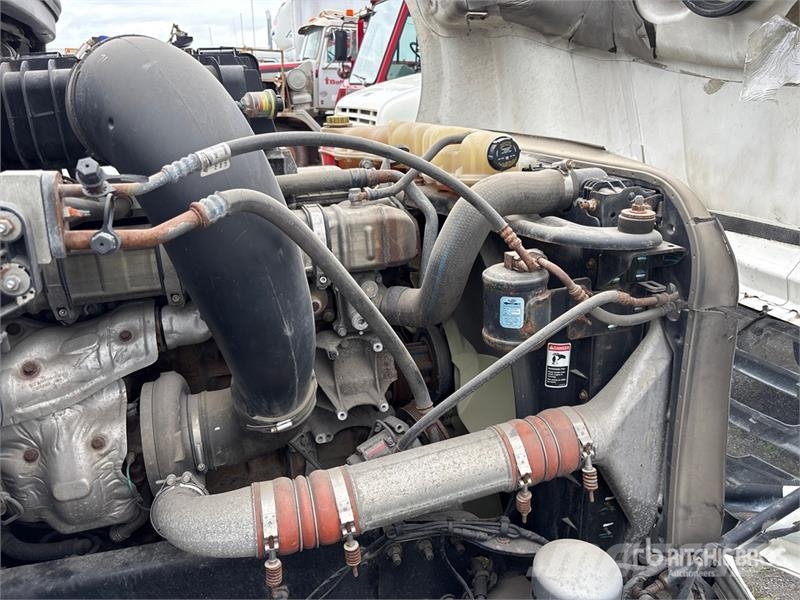 Freightliner Cascadia 126 6x4 6x4 T/A Sleeper Truck Tractor (In Tractor Units