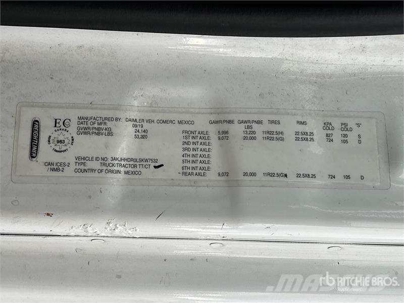 Freightliner Cascadia 126 6x4 T/A Sleeper Truck Tractor 曳引機組件