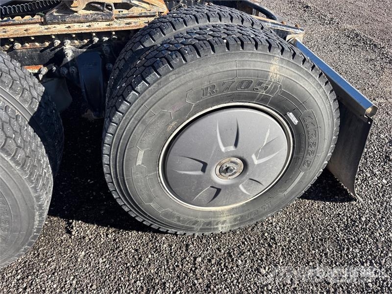 Freightliner Cascadia 126 6x4 T/A Sleeper Truck Tractor Tractor Units