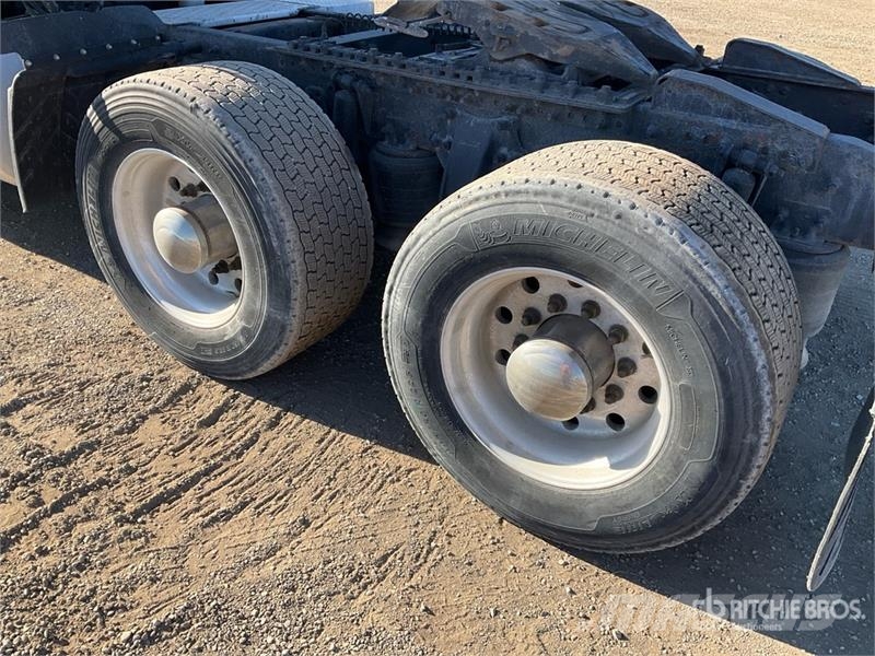 Freightliner Cascadia 125 6x4 T/A Sleeper Truck Tractor Sattelzugmaschinen