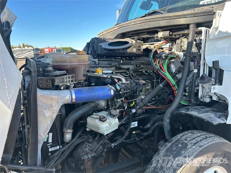 Freightliner Cascadia 126 6x4 T/A Sleeper Truck Tractor Седельные тягачи