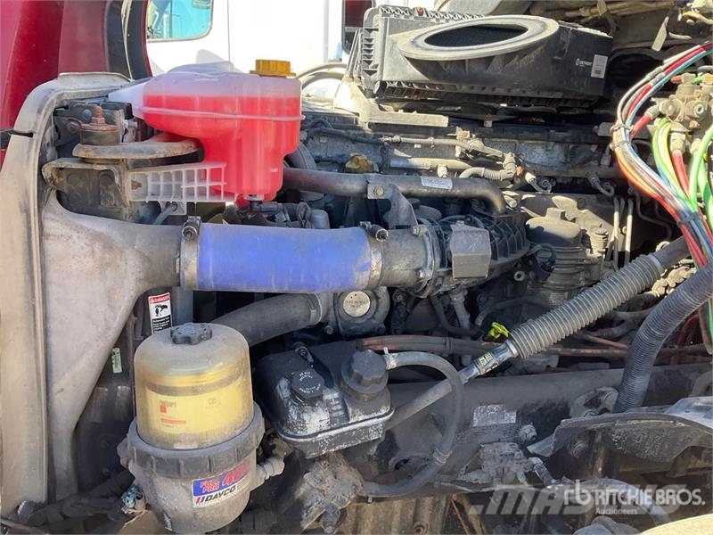 Freightliner Cascadia 126 6x4 T/A Sleeper Truck Tractor (Inoper وحدات الجر