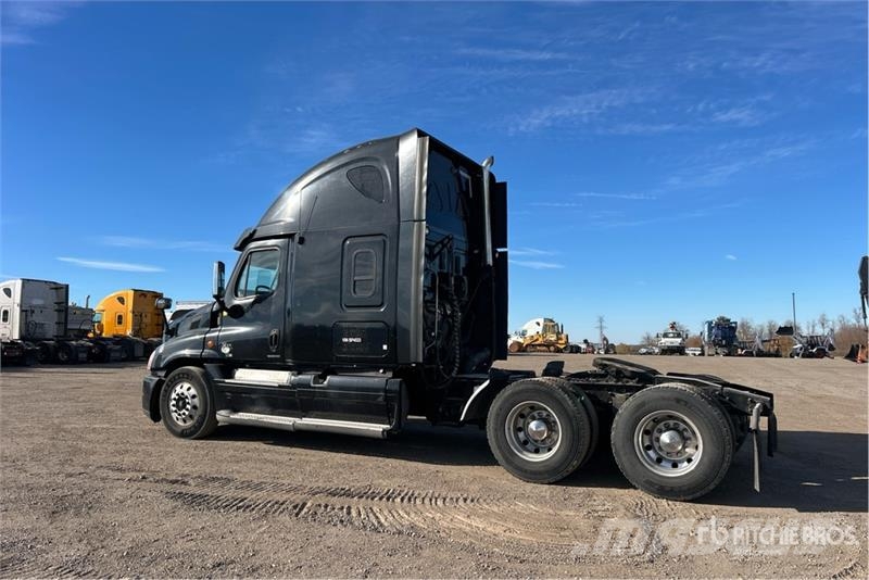 Freightliner Cascadia 125 6x4 T/A Sleeper Truck Tractor Седельные тягачи