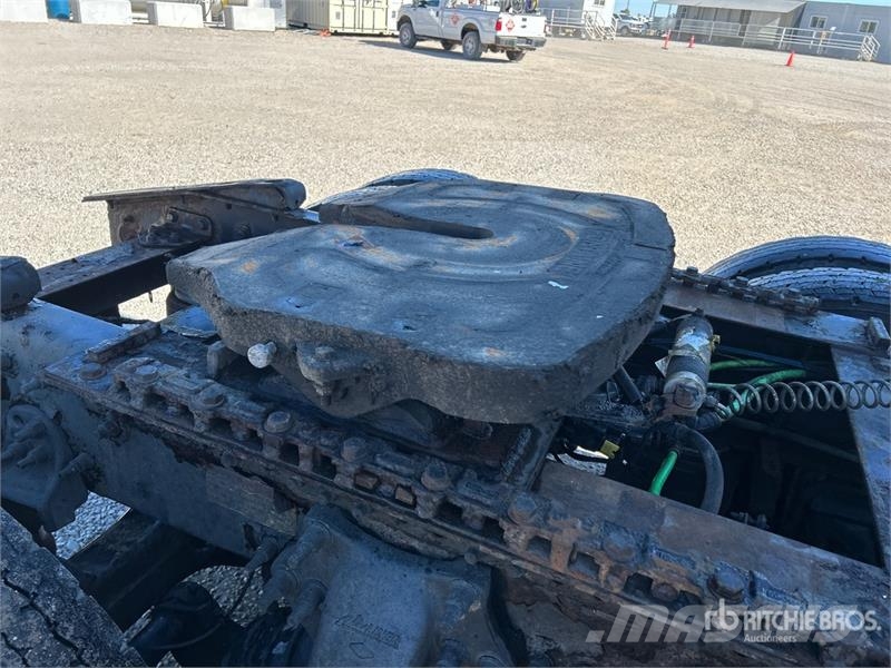Freightliner Cascadia 126 6x4 T/A Sleeper Truck Tractor Camiones tractor
