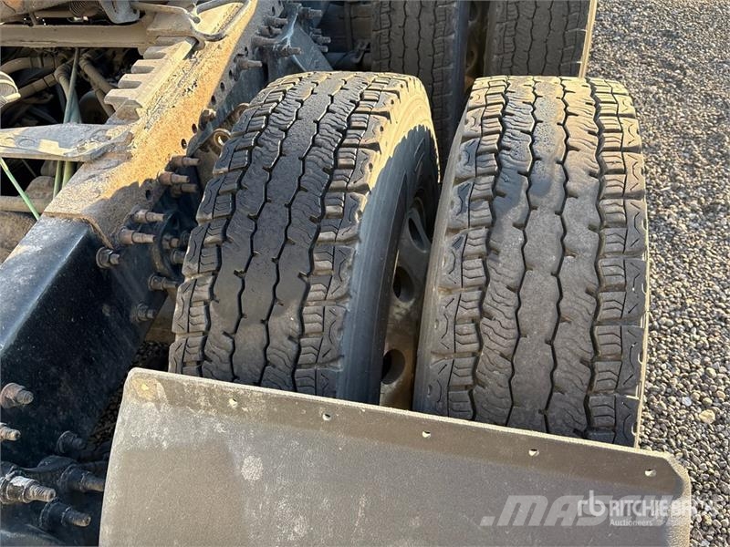 Freightliner Cascadia 126 6x4 T/A Sleeper Truck Tractor Седельные тягачи